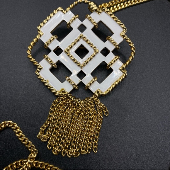 Vintage AVON White Enamel & Gold Tone Geometric Brooch Necklace On Long Chain - Picture 3 of 11